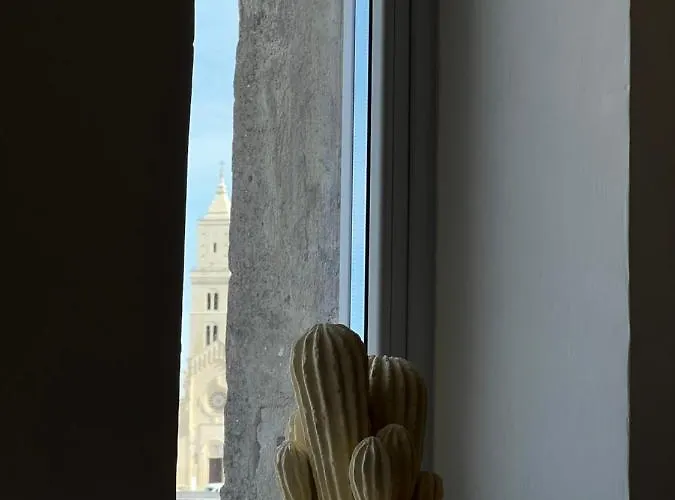 Lo Stemma Luxury Boutique